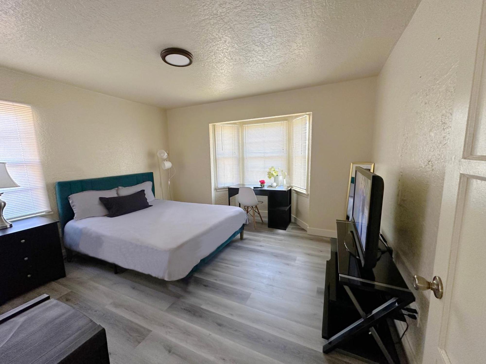 Entire Lovely 3-Bedroom Home W Yard, Parking Chula Vista Exteriör bild