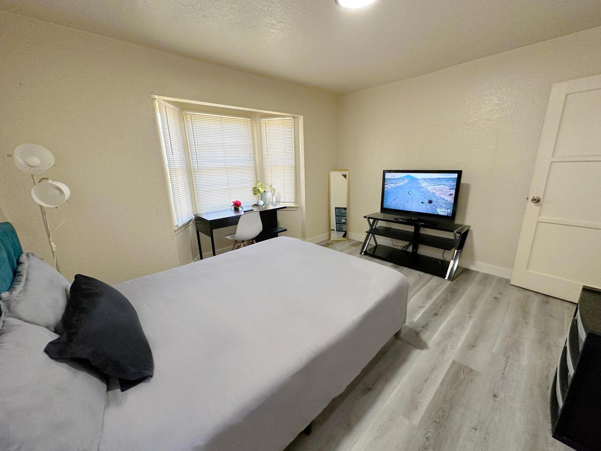Entire Lovely 3-Bedroom Home W Yard, Parking Chula Vista Exteriör bild