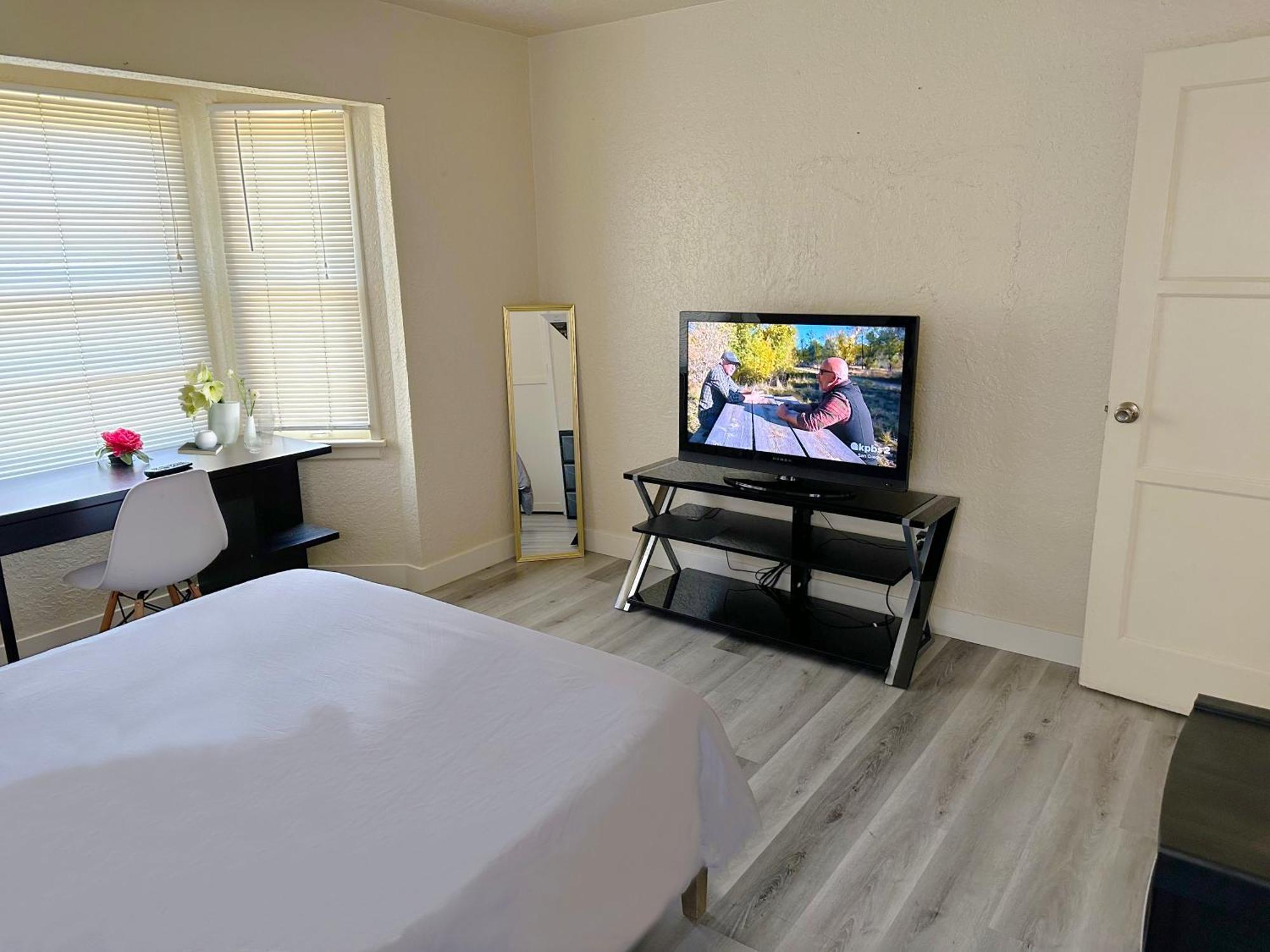 Entire Lovely 3-Bedroom Home W Yard, Parking Chula Vista Exteriör bild