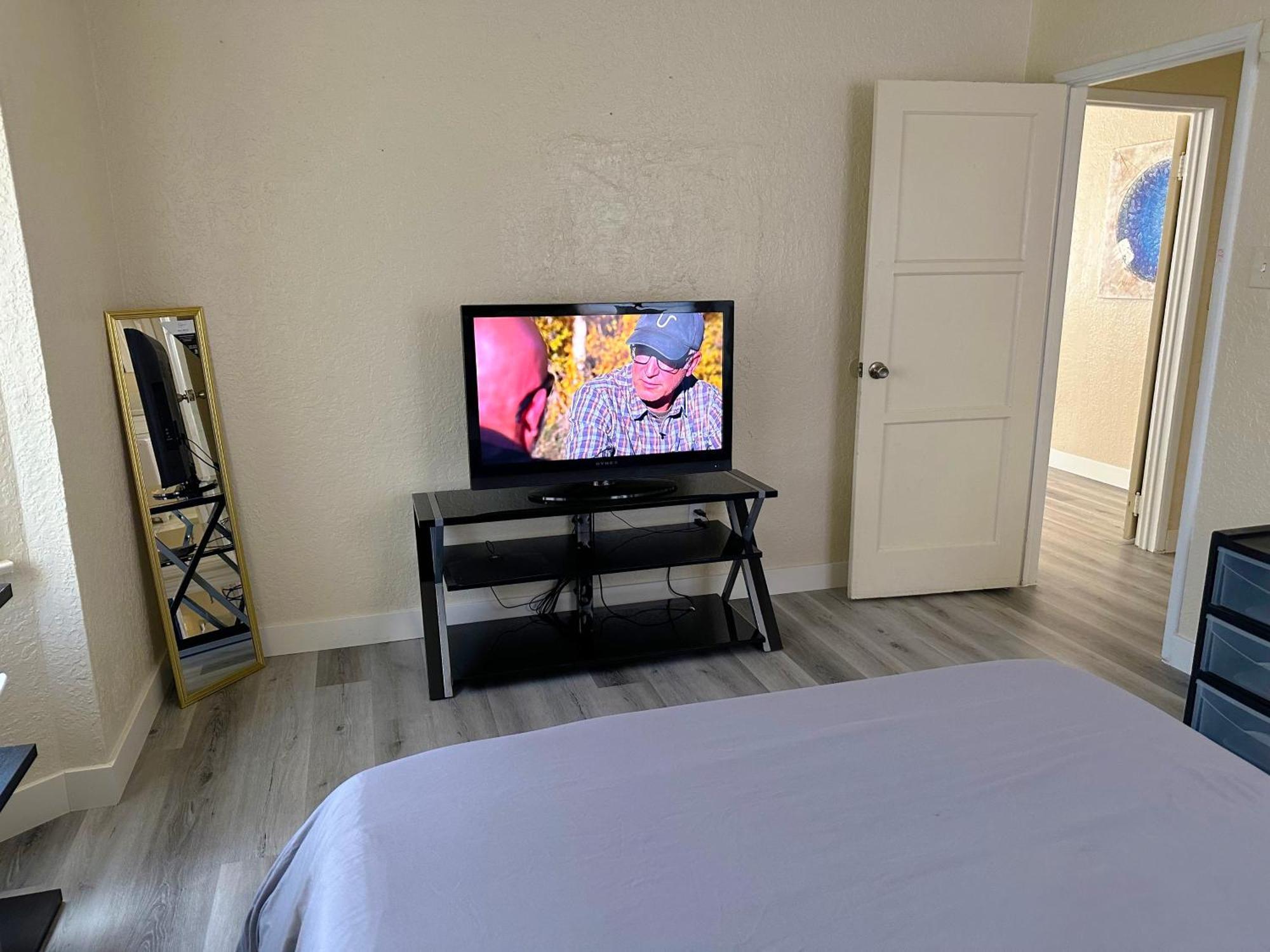 Entire Lovely 3-Bedroom Home W Yard, Parking Chula Vista Exteriör bild